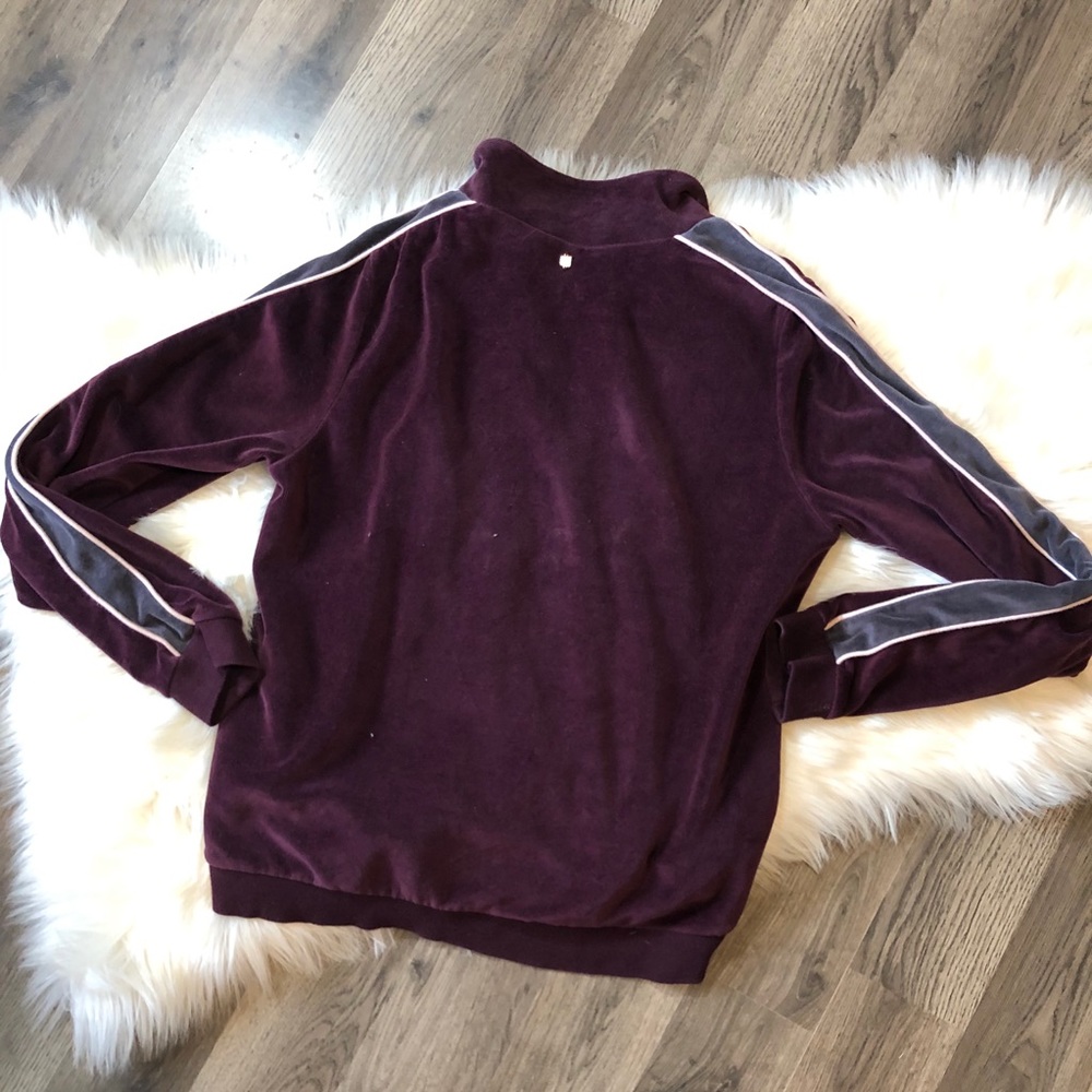 Fabletics Crewneck - image 7